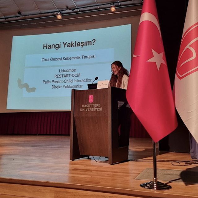 Hacettepe Üniversitesi'nde okul öncesi kekemelik terapisi sunumu